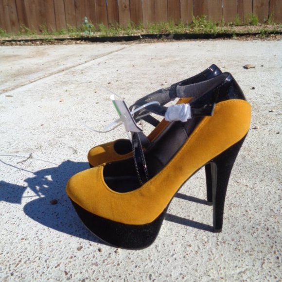 Qupid Straps  heels NWT - Picture 12 of 15